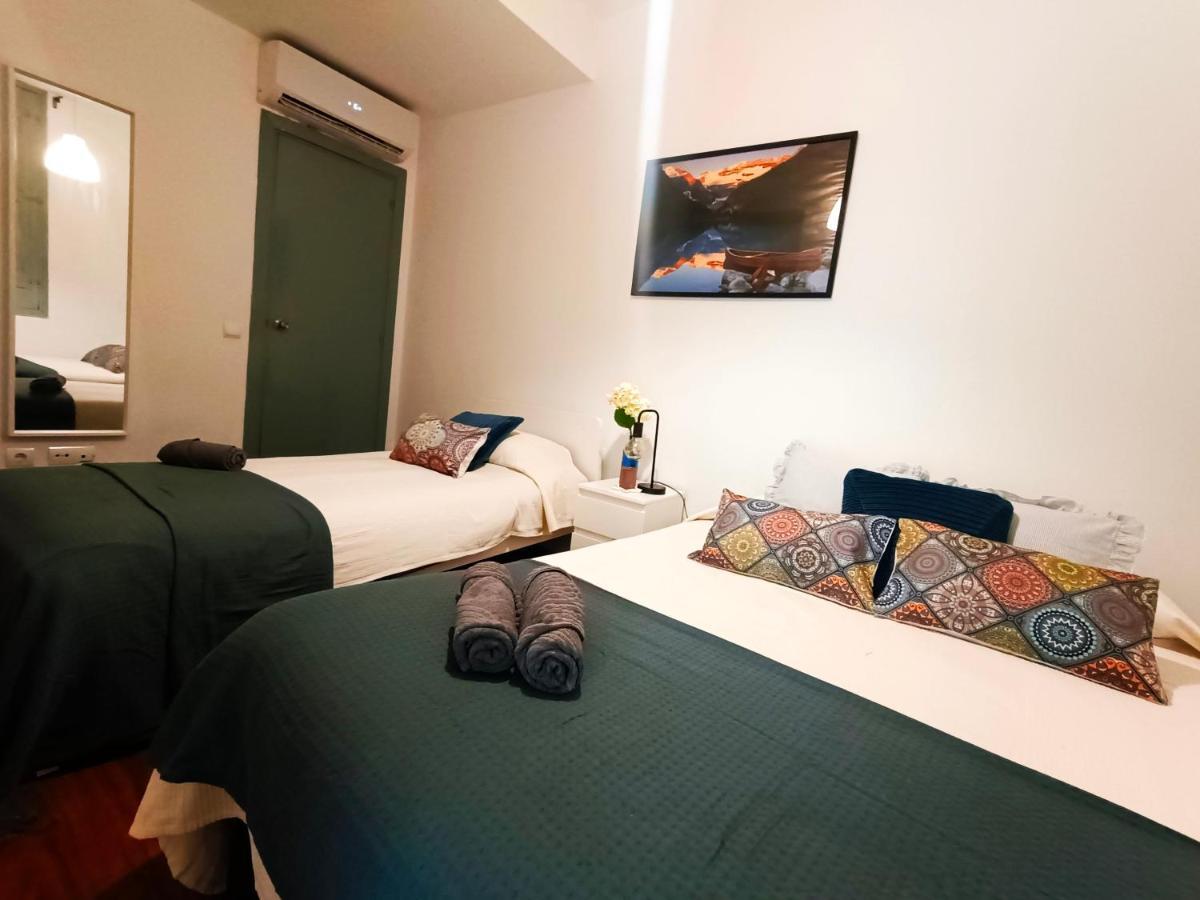 By Plaza Real Budget Rooms Barselona Dış mekan fotoğraf